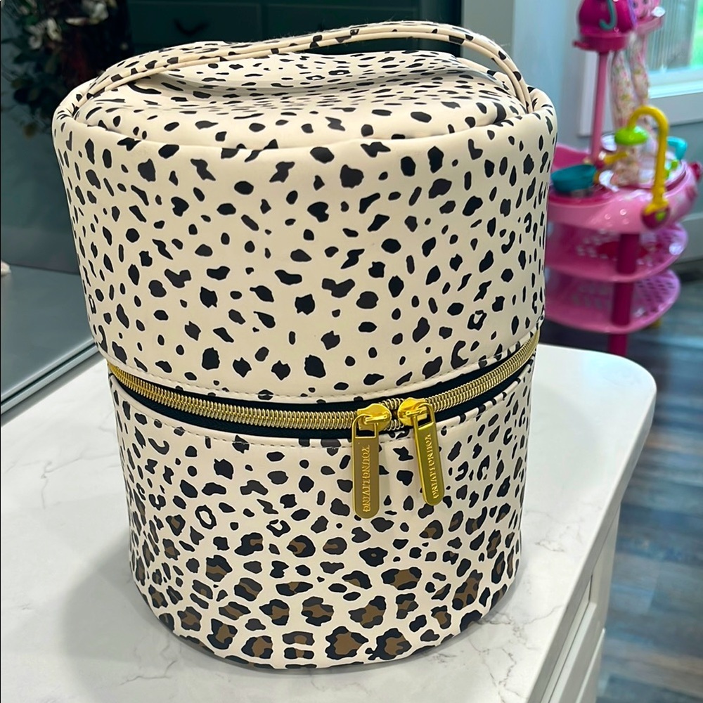 Like New Young Living Travel/Cosmetic  Bag